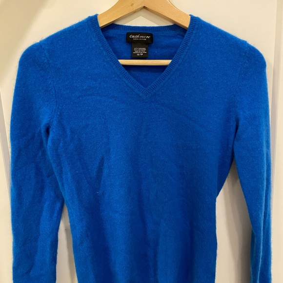 Lord and Taylor cashmere sweater - Picture 1 of 4